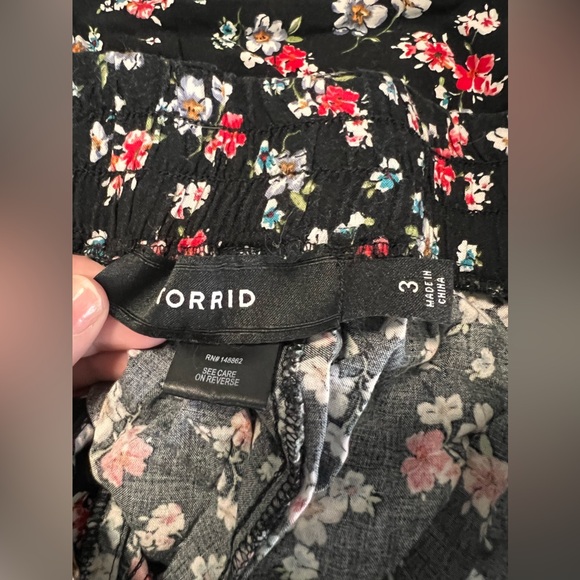 Floral capris - Picture 3 of 4